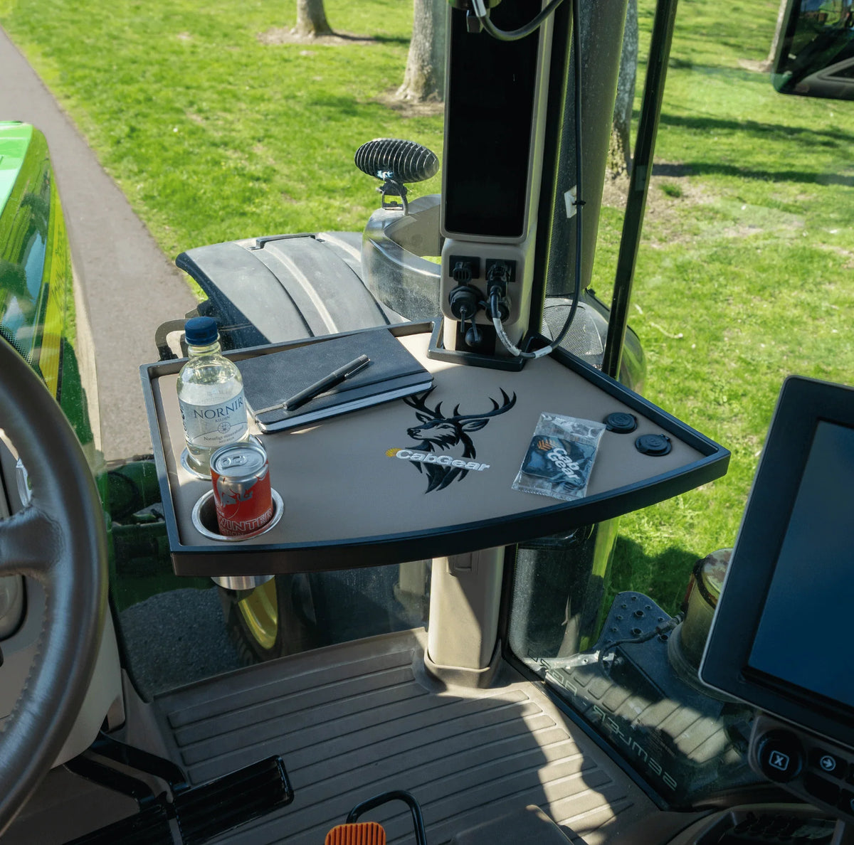 CabTable™ for John Deere 8400R